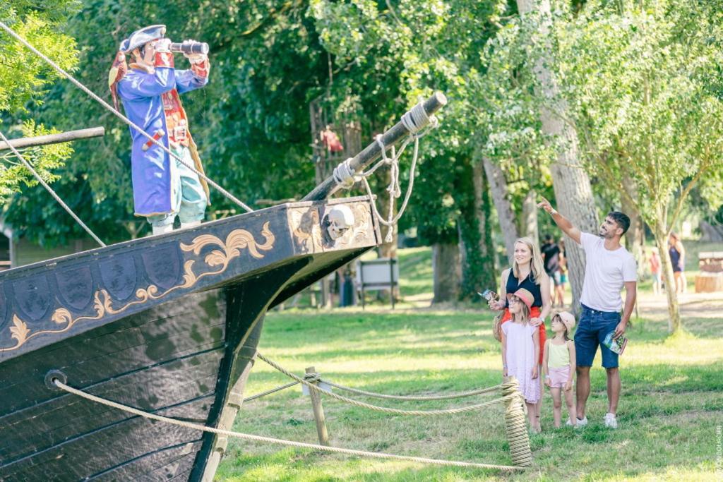 Gite Douceur De Vivre Saint-Avaugourd-des-Landes Exteriör bild