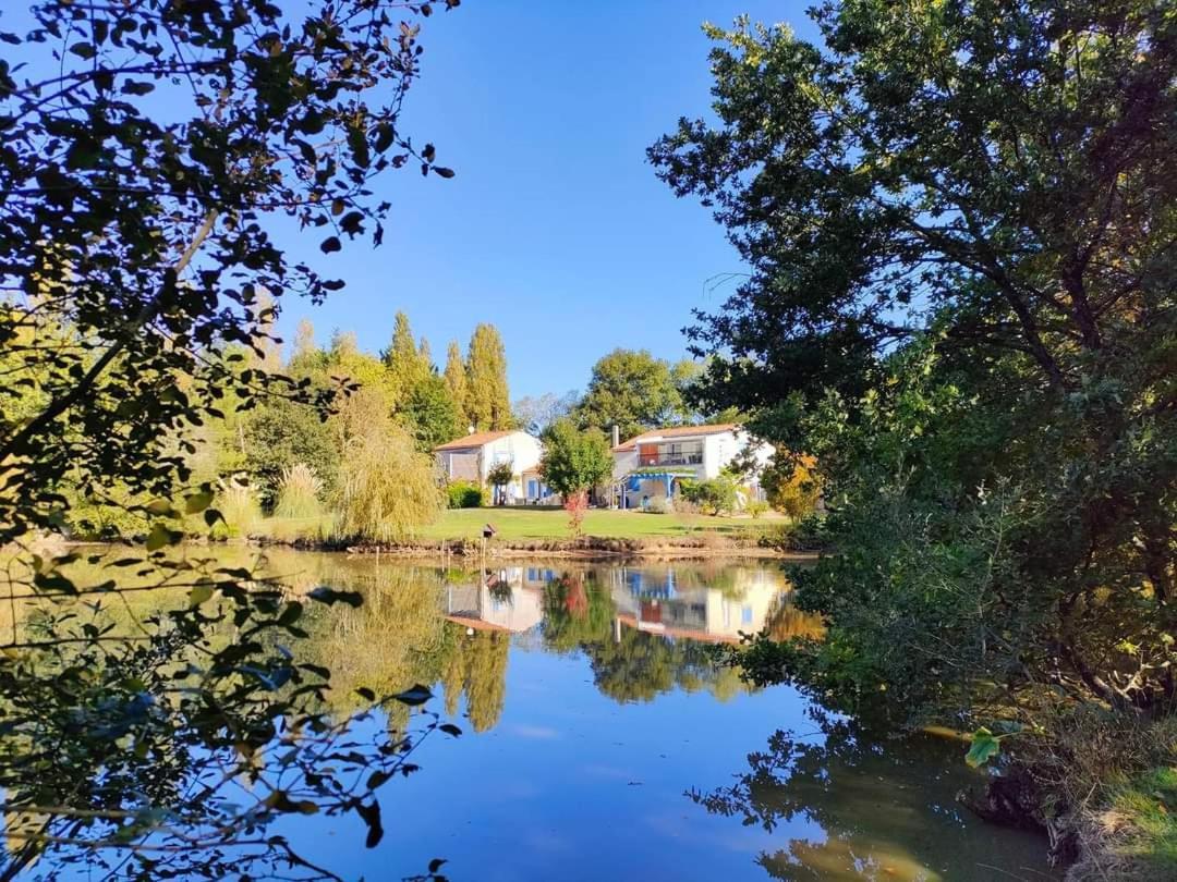 Gite Douceur De Vivre Saint-Avaugourd-des-Landes Exteriör bild